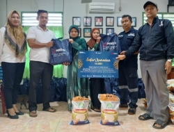 Jelang Idul Fitri 1446 Hijriah, PT Timah Berikan Bantuan Paket Sembako Kepada Warga Sungai Baru Bangka Barat